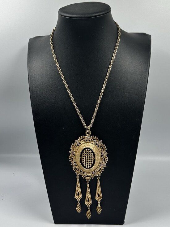 Vintage Jewelry - Vintage Medallion Pendant Necklace Gold Tone Ornate Statement Long Chain